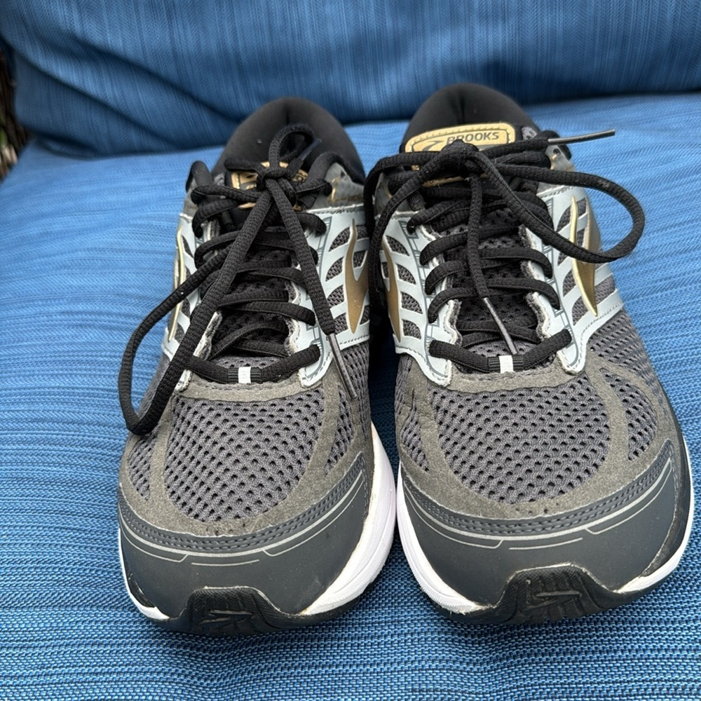 Brooks Addiction Men’s Size 9 medium width (D) - Picture 2 of 8